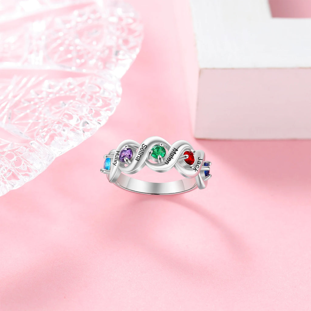 Anillo de compromiso personalizado con grabado de 5 nombres para mujer