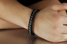 Load image into Gallery viewer, Pulsera de cuero genuino para hombre