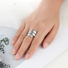 Load image into Gallery viewer, Anillo de acero inoxidable con grabado personalizado para mujer