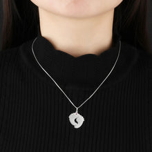 Load image into Gallery viewer, Collar personalizado de pies de bebé con piedra natal