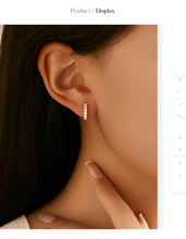 Load image into Gallery viewer, pendientes de aro pequeños de moissanita para mujer