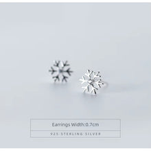 Load image into Gallery viewer, pendientes de plata de ley 925 con forma de copo de nieve para mujer, aretes pequeños