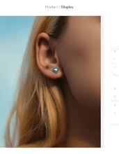 Load image into Gallery viewer, pendientes de plata de ley 925 con corazones pequeños, joyería fina clásica y apilable para mujer
