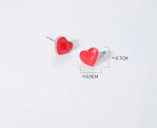 Load image into Gallery viewer, pendientes de plata de ley 925 para mujer y niña, aretes pequeños con forma de corazón de amor
