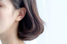 Load image into Gallery viewer, pendientes de plata de ley 925 con forma de triángulo, joyería fina minimalista