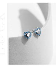 Load image into Gallery viewer, pendientes de plata de ley 925 con corazones pequeños, joyería fina clásica y apilable para mujer