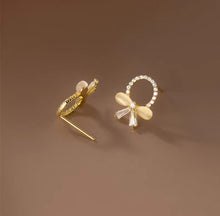 Load image into Gallery viewer, pendientes de plata de ley 925 auténtica para mujer, aretes de lujo con forma de flor de cristal y lazo