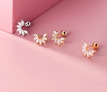 Cargar imagen en el visor de la galería, pendientes de tuerca de Plata de Ley 925 para mujer, joyería fina con diseño de planta semicircula