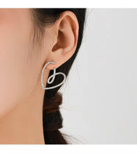 Load image into Gallery viewer, pendientes de plata de ley 925 para mujer, joyería hipoalergénica con forma de corazón de línea CZ transparente
