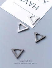 Cargar imagen en el visor de la galería, pendientes minimalistas de Plata de Ley 925 para mujer