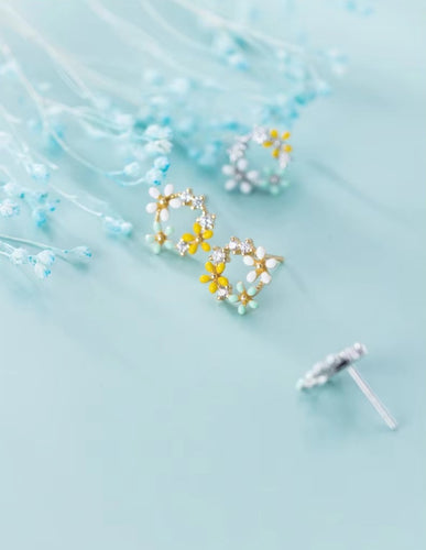 pendientes de tuerca de tres pequeñas flores para mujer