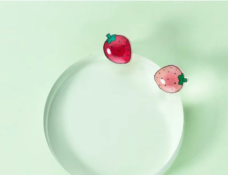 pendientes de tuerca de fresa minimalistas para mujer