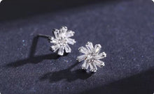 Load image into Gallery viewer, pendientes de plata de ley 925 con forma de flor giratoria para mujer