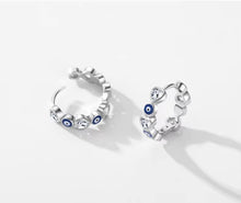 Load image into Gallery viewer, pendientes de aro de Plata de Ley 925 con diseño de ojos azules esmaltados
