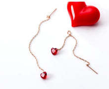 Load image into Gallery viewer, pendientes de plata esterlina 925 para mujer, aretes de cadena con corazones de cristal rojo Simple