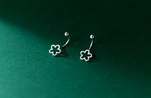 Load image into Gallery viewer, pendientes de plata de ley 925 con forma de flor mate para mujer