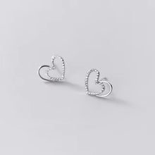 Load image into Gallery viewer, pendientes de plata de ley 925 con corazones de amor irregulares para mujer