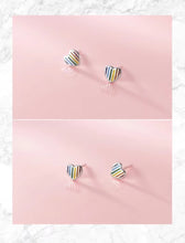 Load image into Gallery viewer, pendientes de plata de ley 925 con corazones de amor, joyería fina con cierre de tuerca