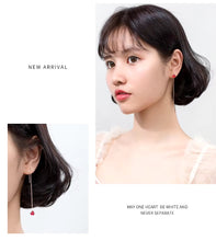 Load image into Gallery viewer, pendientes de plata esterlina 925 para mujer, aretes de cadena con corazones de cristal rojo Simple