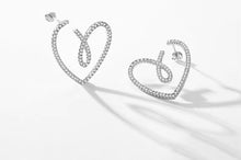 Load image into Gallery viewer, pendientes de plata de ley 925 para mujer, joyería hipoalergénica con forma de corazón de línea CZ transparente