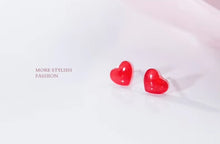Load image into Gallery viewer, pendientes de plata de ley 925 para mujer y niña, aretes pequeños con forma de corazón de amor