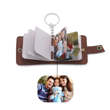 Cargar imagen en el visor de la galería, Mini llaveros de álbum de fotos personalizados para mujer