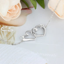 Load image into Gallery viewer, Pulsera de corazón entrelazado de Color plateado con circonita cúbica para mujer