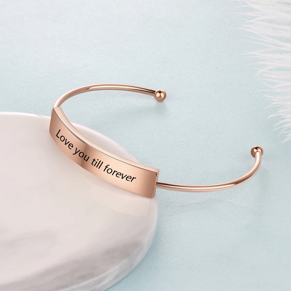 Pulseras y brazaletes personalizados con nombre para mujer