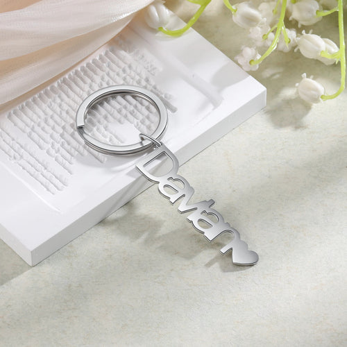 Llavero con nombre personalizado con corazón de acero inoxidable para mujer