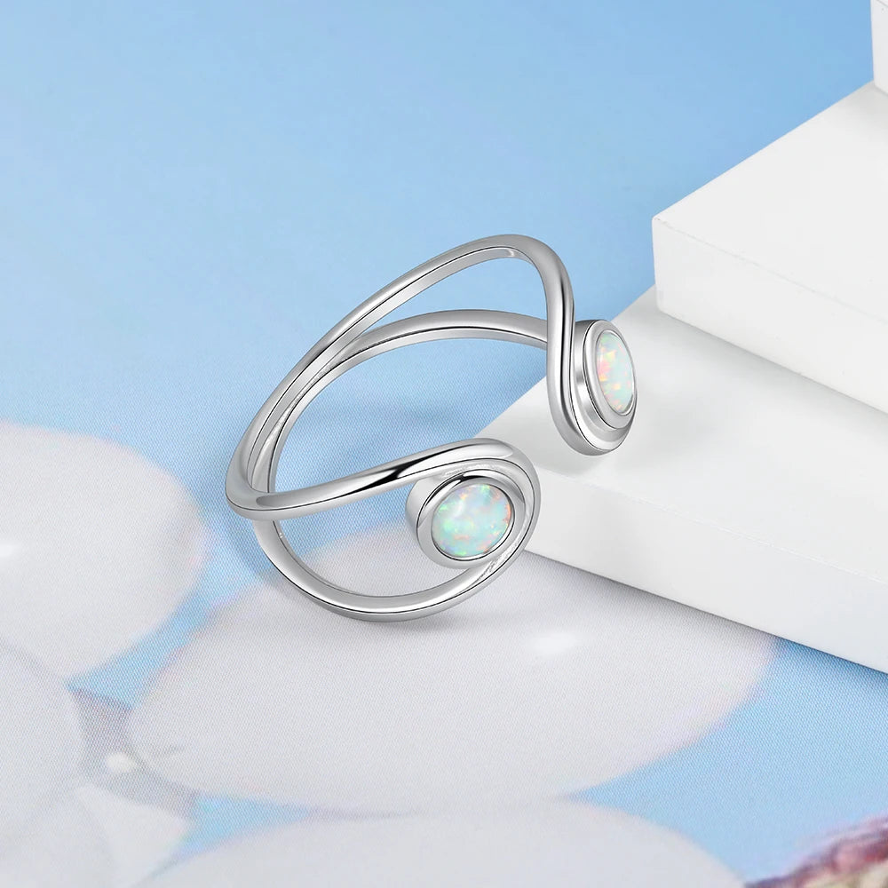 anillo redondo de ópalo blanco para mujer
