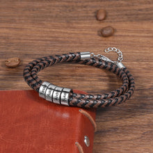 Load image into Gallery viewer, Pulsera de cuero trenzado con grabado personalizado para hombre