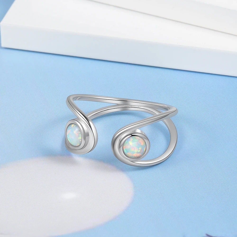 anillo redondo de ópalo blanco para mujer