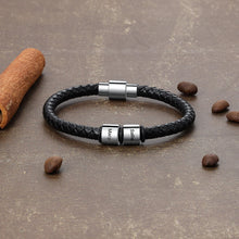 Load image into Gallery viewer, Pulseras de cuero negro personalizadas para hombre