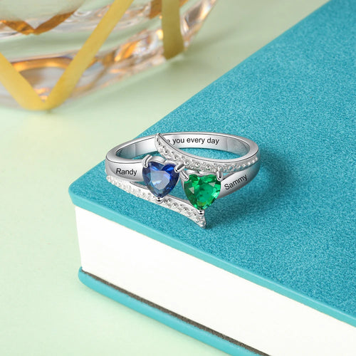 anillo personalizado con grabado de nombre para mujer