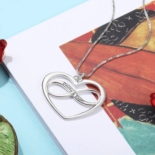 Colgante de cuello con corazón infinito personalizado