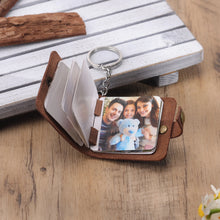Cargar imagen en el visor de la galería, Mini llaveros de álbum de fotos personalizados para mujer