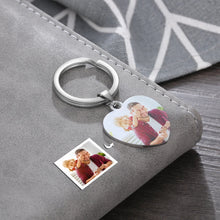 Load image into Gallery viewer, Llavero de acero inoxidable con foto personalizada para mujer