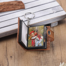 Cargar imagen en el visor de la galería, Mini llaveros de álbum de fotos personalizados para mujer