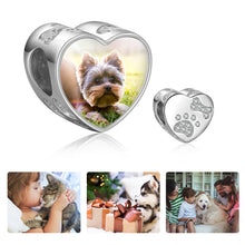 Load image into Gallery viewer, Cuentas de corazón con foto personalizada con Circonia cúbica, Charms de pata de mascota y Bon para pulsera, regalo de joyería personalizada (JewelOra AS101980)
